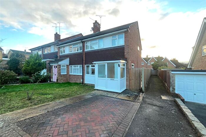 3 Bedroom End Of Terrace House For Sale In Dale Close, Wrecclesham, Farnham, Surrey, GU10