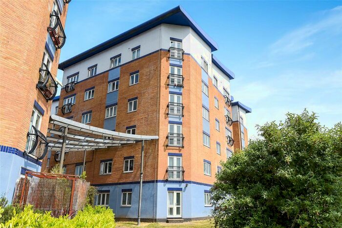 2 Bedroom Flat To Rent In Luscinia View, Napier Road, Reading, Berkshire, RG1