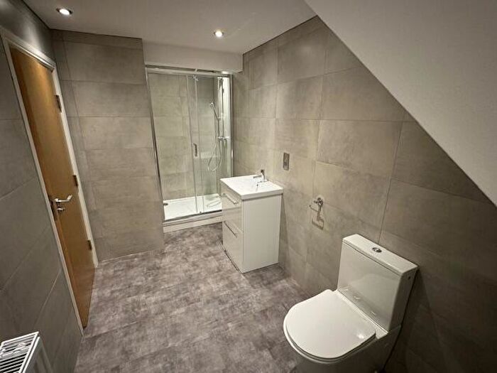 1 Bedroom Flat To Rent In Leeds Road, Shipley, West Yorkshire, BD18