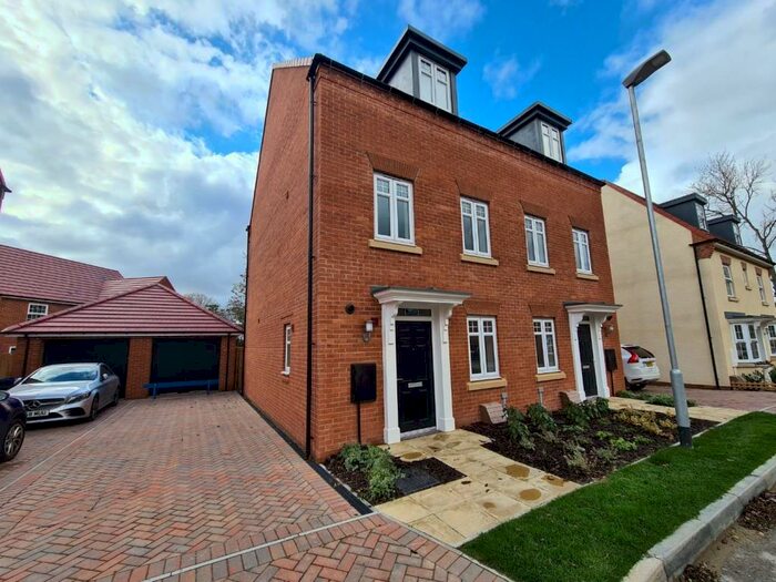 4 Bedroom Semi-Detached House To Rent In Wentworth Drive, Durham, DH1