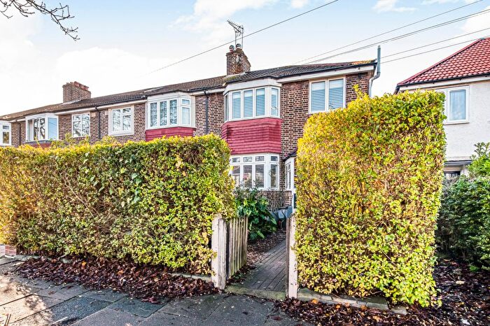 3 Bedroom End Terrace House For Sale In Kings Farm Avenue, Richmond, TW10