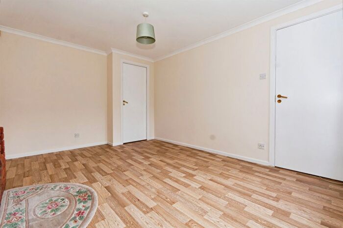 2 Bedroom Detached House For Sale In Raddlebarn Farm Drive, Selly Oak, Birmingham, B29