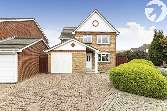 4 Bedroom Detached House For Sale In Niven Close, Wainscott, Rochester, Kent, ME3