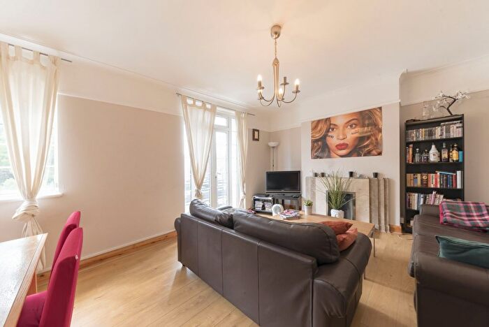 3 Bedroom Flat To Rent In Kings Gardens, West End Lane, West Hampstead, NW6