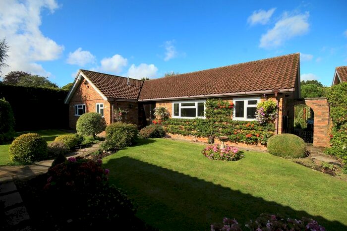 3 Bedroom Bungalow To Rent In Hatching Green Close, Harpenden AL5