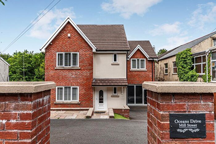 4 Bedroom Detached House For Sale In Mill Street, Tonyrefail, CF39