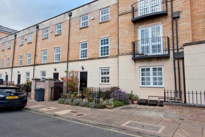4 Bedroom Town House To Rent In Bishopfields Drive, York, YO26