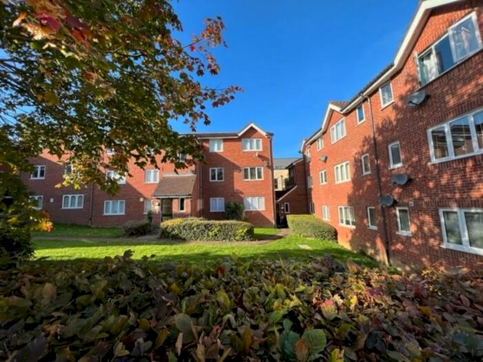 1 Bedroom Apartment To Rent In Howard Close, Waltham Abbey, EN9