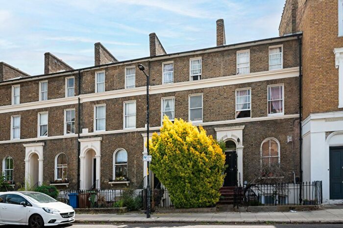 2 Bedroom Flat To Rent In Lorrimore Road, Elephant And Castle, London, SE17