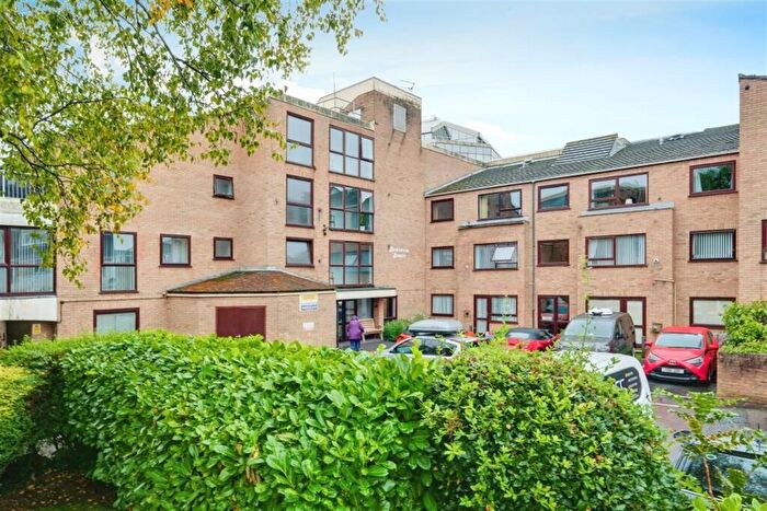 1 Bedroom Flat To Rent In Homeview House, Poole, BH15