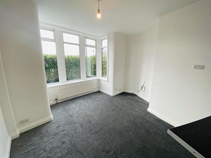 2 Bedroom End Of Terrace House To Rent In Idle Road, Bradford, BD2