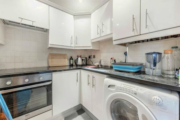 1 Bedroom Flat To Rent In New Kings Road, Moore Park Estate, London, SW6