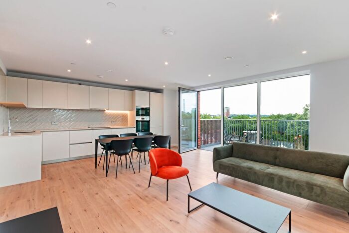 3 Bedroom Flat To Rent In Uncle Deptford, Henry Street, London, SE8