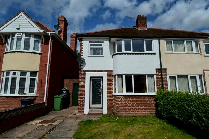 3 Bedroom Semi-Detached House To Rent In Mount Pleasant, Kingswinford, West Midlands, DY6