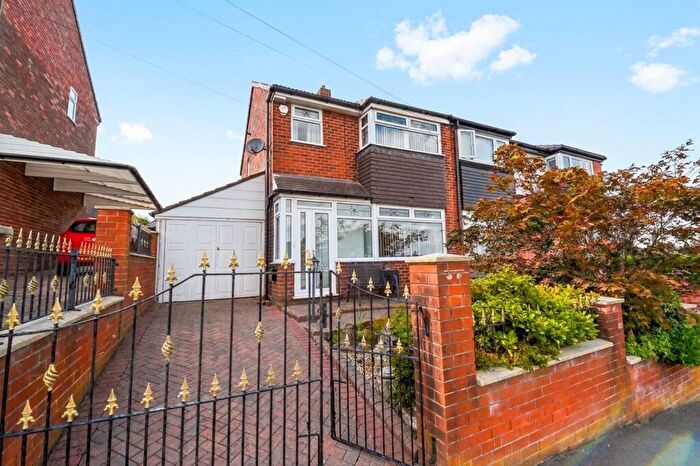 3 Bedroom Semi-Detached House For Sale In Lawefield Crescent, Swinton, M27
