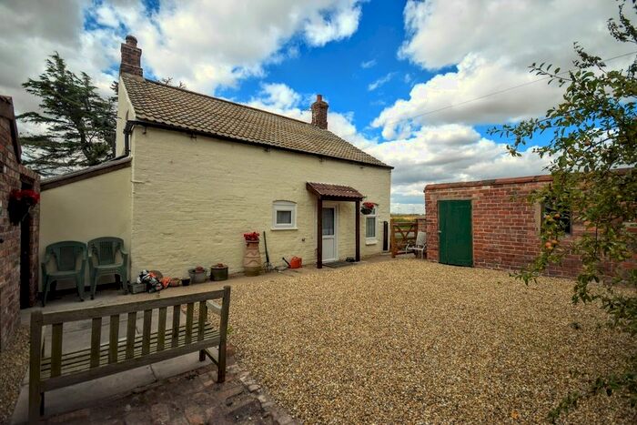3 Bedroom Detached House For Sale In Louth Road, South Somercotes, LN11