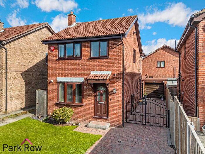 3 Bedroom Detached House For Sale In Pinfold Way, Sherburn In Elmet, Leeds, LS25