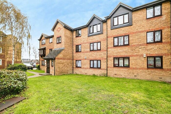 1 Bedroom Flat For Sale In Greenslade Road, Barking, London, IG11