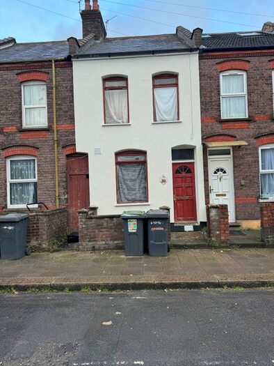 2 Bedroom Detached House To Rent In Whitby Road, Luton, LU3