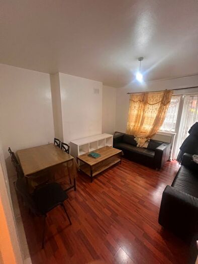 3 Bedroom Maisonette To Rent In Beccles Street, London, E14