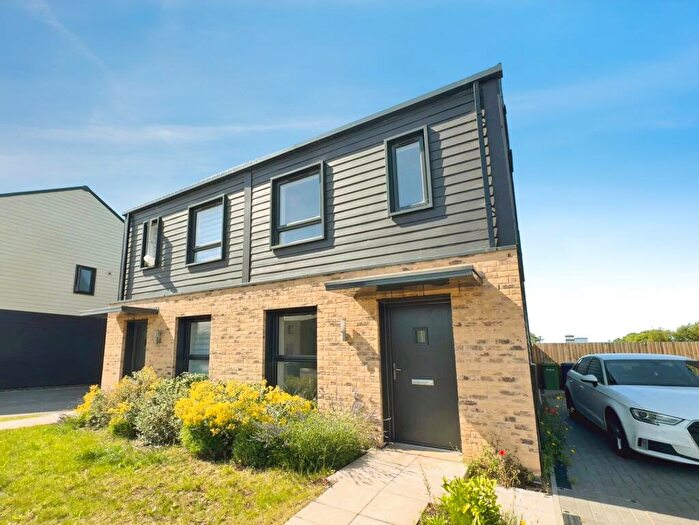 2 Bedroom Semi-Detached House For Sale In Cracknell Close, Huntingdon, PE29