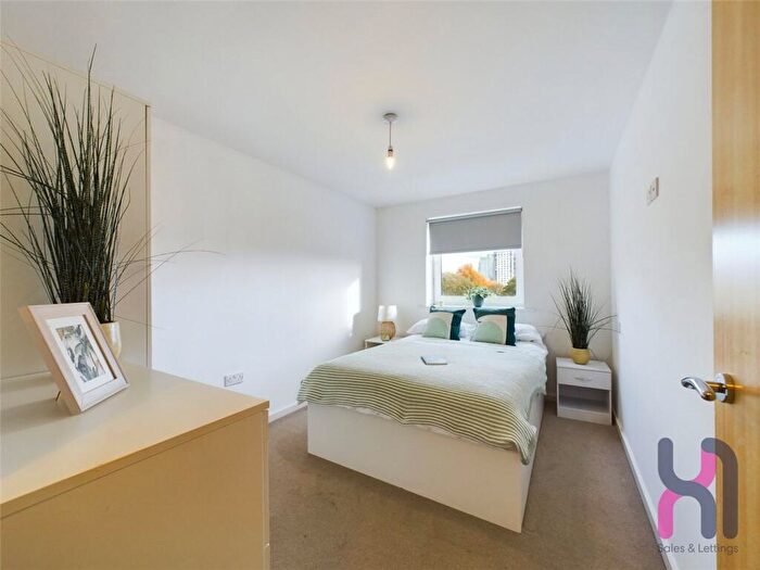 1 Bedroom Flat To Rent In Elmira Way, Spinner House, M5