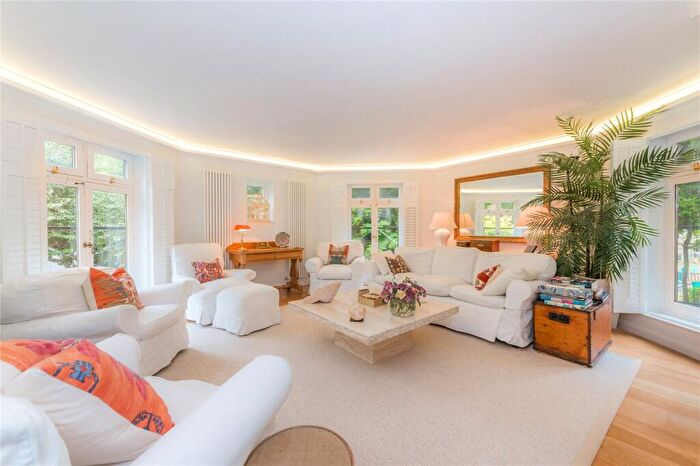 3 Bedroom Flat To Rent In Fitzjohns Avenue, Hampstead, NW3
