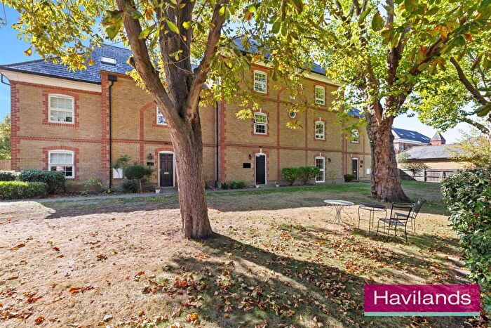 2 Bedroom Flat For Sale In Pennington Drive, Southgate, N21