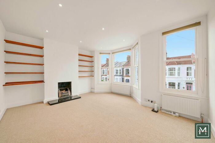 3 Bedroom Flat To Rent In Purves Road, London, NW10