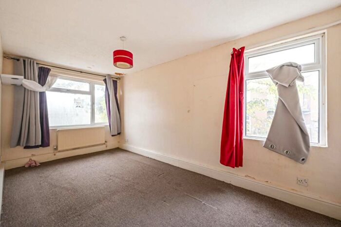 3 Bedroom Semi-Detached House To Rent In Atkinson Road, , Beckton, London, E16