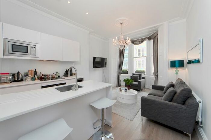 2 Bedroom Flat To Rent In St. Anns Villas, London, W11