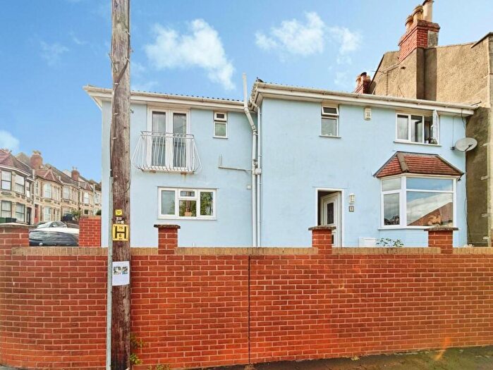 4 Bedroom End Of Terrace House For Sale In Queens Road, Knowle, Bristol, BS4