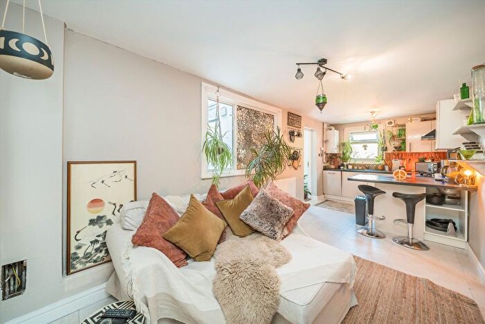 2 Bedroom Flat To Rent In Oban Street, Poplar, E14