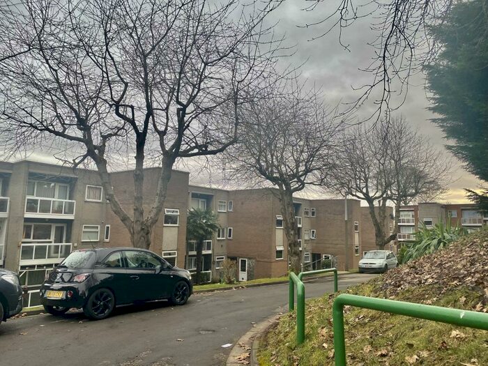 2 Bedroom Flat To Rent In Acresgate Court, L25