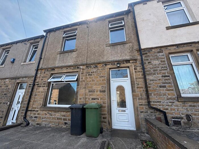 3 Bedroom Property To Rent In Lightcliffe Road, Huddersfield, HD4