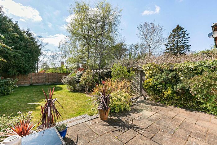 4 Bedroom Detached House For Sale In Pine Grove, Brookmans Park, Hatfield, AL9