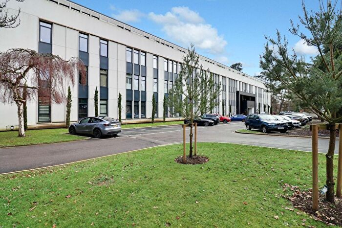 2 Bedroom Flat For Sale In Littleworth Road, Esher, KT10