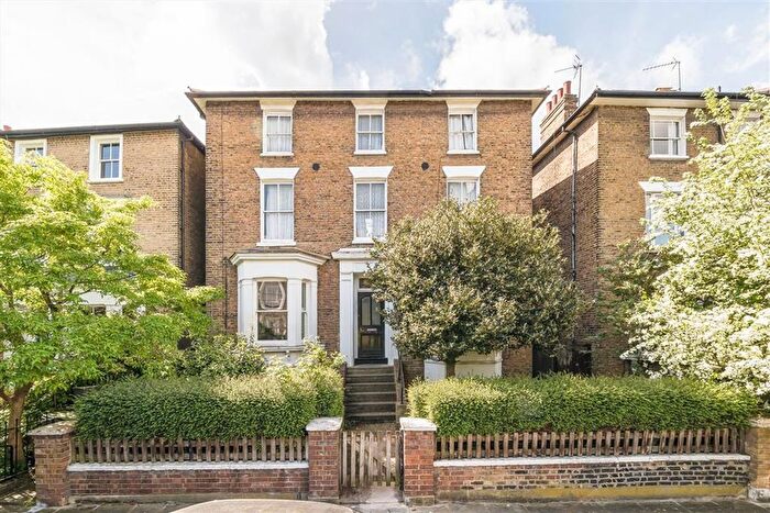 2 Bedroom Flat For Sale In Durand Gardens, Stockwell, SW9