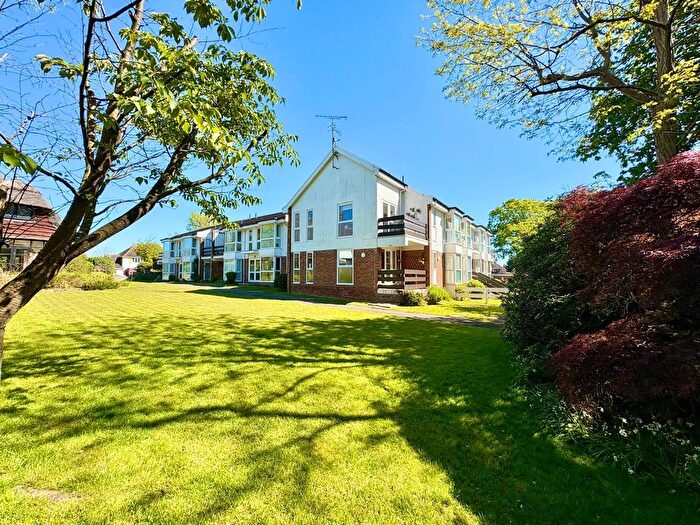 3 Bedroom Flat For Sale In Pinewoods, Bexhill-On-Sea, TN39
