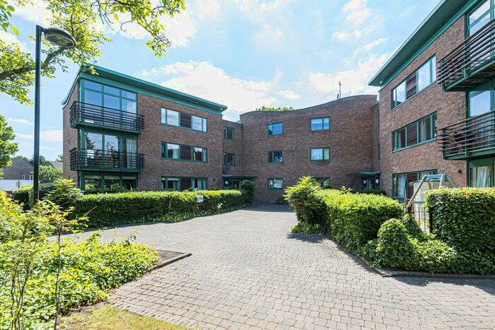 2 Bedroom Apartment To Rent In Queens Gate, Summertown, OX2