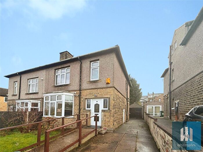3 Bedroom Semi Detached House To Rent In Lynton Avenue, Springwood, Huddersfield, HD1