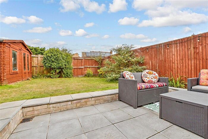 4 Bedroom Semi-detached House For Sale In Prior Road, Greatstone, New Romney, Kent, TN28