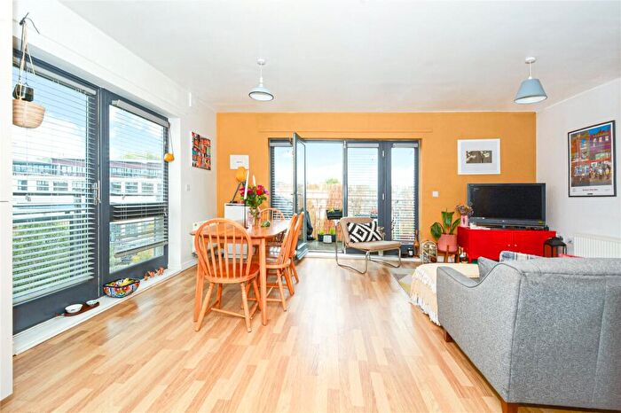 2 Bedroom Flat For Sale In Woodmill Road, Clapton, London, E5