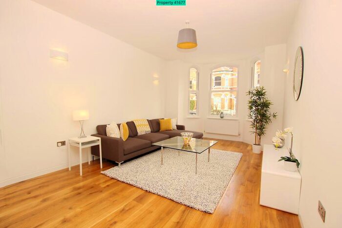3 Bedroom Ground Maisonette To Rent In Lavender Gardens, London, SW11