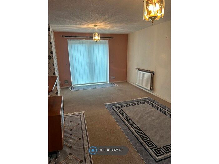 3 Bedroom Terraced House To Rent In Springwood Hall Road, Oldham, OL8