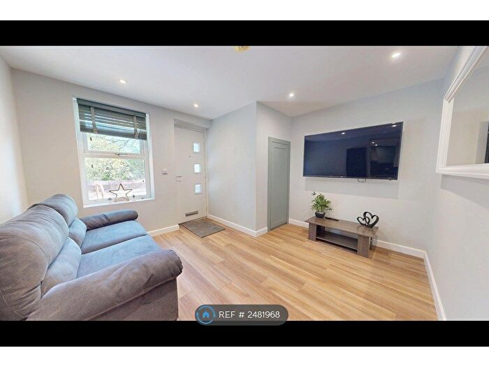 2 Bedroom Flat To Rent In Hartley Avenue, Leeds, LS6