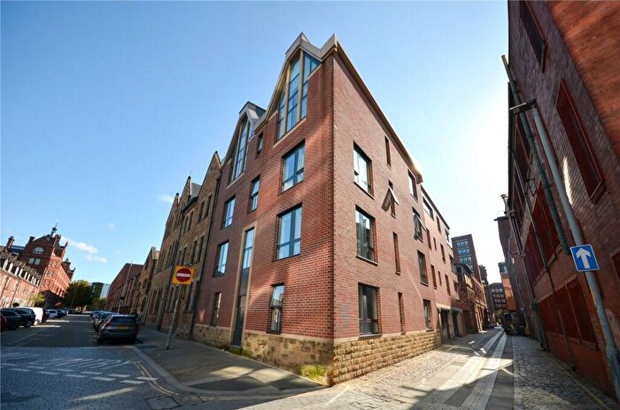3 Bedroom Penthouse To Rent In Alumni Court, Cotton Street, Manchester City Centre, M4