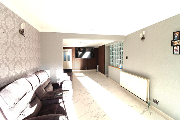 3 Bedroom Terraced House To Rent In Quilters Straight, Basildon, SS14