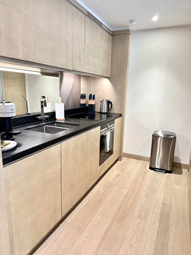 2 Bedroom Flat To Rent In Legacy Building, Viaduct Gardens, SW11