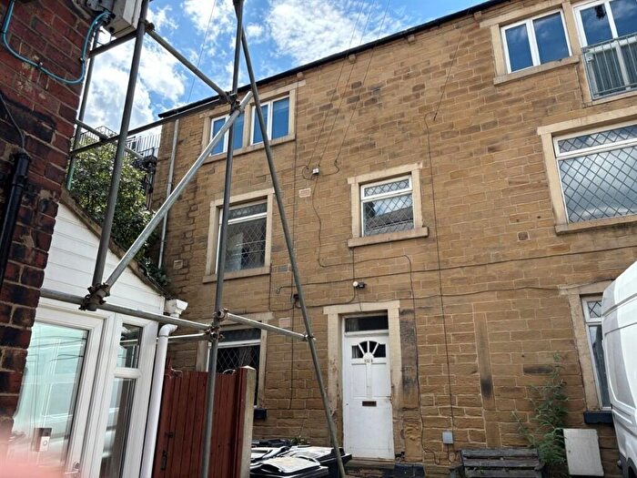 2 Bedroom Flat For Sale In Queen Street, Morley, Leeds, LS27
